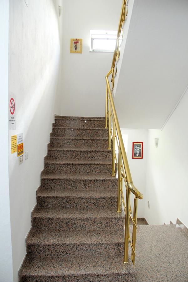 Hotel Italia Тирана Экстерьер фото
